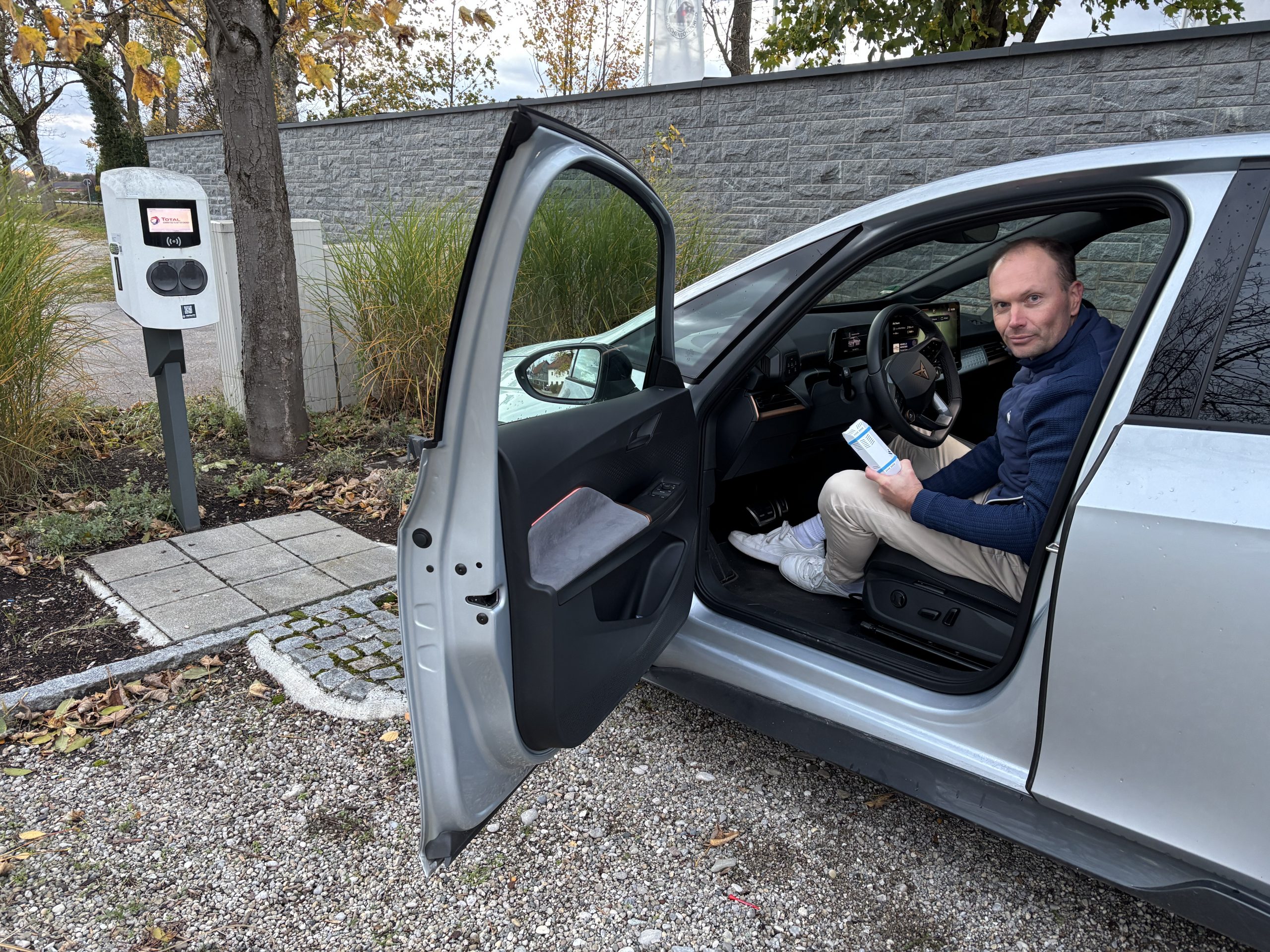 Unfall mit Elektroauto in Erding? Ihr unabhängiger Kfz-Gutachter Anzer prüft Batterie, Hochvolt-Systeme und Schaden fachgerecht sicher, schnell, neutral. Hochvolt Gutachten Bayern Tesla Gutachter Erding Kfz Sachverständiger Erding Elektrofahrzeug Gutachter Erding